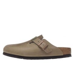 Klapki damskie Birkenstock Boston. Brązowe klapki damskie Birkenstock, bez wzorów, ze skóry, bez obcasa, bez zapięcia. Za 614.35 zł.