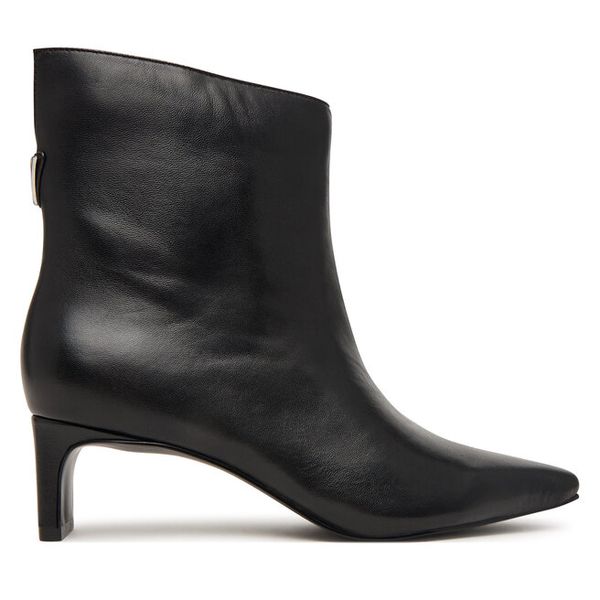 Botki Guess. Czarne botki damskie Guess, z aplikacjami, bez obcasa, na słupku, bez zapięcia. Za 764.99 zł.