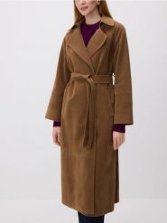 Trencz z imitacji zamszu - brązowy. Brązowe płaszcze damskie Reserved, l, bez wzorów, bez kołnierzyka, bez kaptura. Za 299.99 zł.