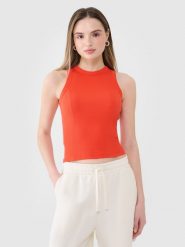 4F Top slim z prążkowanej dzianiny damski - czerwony XS. Czerwone topy damskie 4F, xs, bez wzorów, z bawełny, klasyczne, bez kołnierzyka, bez ramiączek. W wyprzedaży za 39.99 zł.
