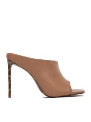 Eva Minge Klapki EO- SAMIRA-LT20136-159-1 Beżowy. Brązowe klapki damskie Eva Minge, bez wzorów, ze skóry, bez obcasa, bez zapięcia. Za 449.99 zł.