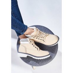 Beżowe Traperki Fashion Casual. Brązowe trapery damskie Born2be, bez zapięcia. Za 89.99 zł.
