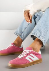 Ciemnoróżowe Sneakersy Kultowe Tenisówki Zdobione Przeszyciami Eveltewia. Czerwone trampki i tenisówki damskie Renee, z aplikacjami, z jeansu, bez zapięcia. Za 79.99 zł.