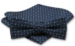 Elegancka Mucha Męska - Alties - Granat w Drobny Wzór. Niebieskie krawaty i muchy Alties, bez wzorów, eleganckie. Za 54.00 zł.