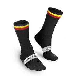 Skarpetki Bioracer Belgian Cycling Classic. Czarne skarpetki damskie BIORACER, bez wzorów, z materiału. Za 120.00 zł.