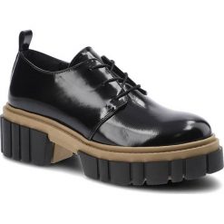 Czarne Półbuty Chebello Damskie Eleganckie Obuwie. Czarne półbuty damskie CheBello, bez wzorów, z lakierowanej skóry, eleganckie, bez obcasa, bez zapięcia. Za 269.00 zł.