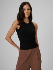4F Top slim z prążkowanej dzianiny damski - czarny S. Czarne topy damskie 4F, s, bez wzorów, z bawełny, bez kołnierzyka, bez ramiączek. Za 49.99 zł.