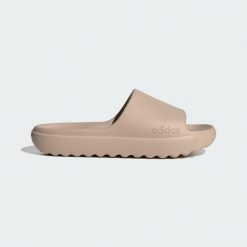 Klapki Adilette Lumia. Brązowe klapki męskie Adidas, bez wzorów, z materiału, bez zapięcia. Za 111.99 zł.