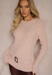 Jasnoróżowy Sweter w Delikatny Splot z Ozdobną Klamrą i Paskiem na Dole Rievea. Czerwone swetry nierozpinane damskie Renee, m, z aplikacjami, z jeansu, biznesowe, bez kołnierzyka, bez ramiączek. Za 99.99 zł.