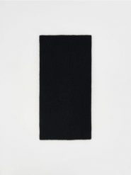 Gładki komin - czarny. Czarne szaliki męskie Reserved, bez wzorów. W wyprzedaży za 39.99 zł.