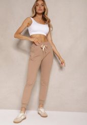 Ciemnobeżowe Spodnie Dresowe z Bawełny o Kroju Jogger High Waist Cherisa. Brązowe spodnie dresowe damskie Renee, bez wzorów, z bawełny, eleganckie, z podwyższonym stanem. Za 49.99 zł.
