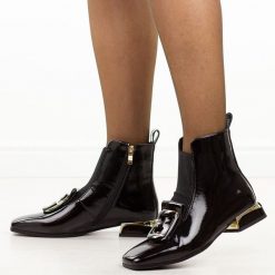 Czarne lakierowane skórzane botki damskie na obcasie DiA 52-216. Czarne botki damskie DiA, na jesień, z aplikacjami, z gumy, eleganckie, bez obcasa, na obcasie, bez zapięcia. Za 399.00 zł.