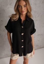 Czarna Oversizowa Koszula z Wiskozy na Krótki Rękaw z Oryginalnymi Guzikami Isea. Czarne koszule damskie Renee, l, bez wzorów, z materiału, eleganckie, bez kołnierzyka, bez ramiączek. Za 89.99 zł.