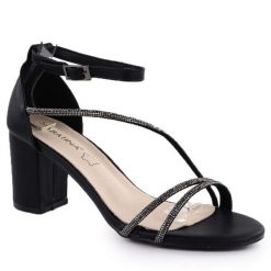 Sandały damskie na słupku z cyrkoniami czarne Sabatina 730-1. Czarne sandały damskie Sabatina, bez wzorów, z materiału, bez obcasa, na słupku, bez zapięcia. Za 169.99 zł.