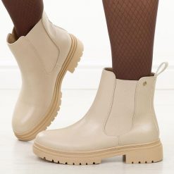 Beżowe sztyblety damskie Potocki 12201. Brązowe botki damskie POTOCKI, na jesień, bez wzorów, z jeansu, eleganckie, z okrągłym noskiem, bez obcasa, bez zapięcia. W wyprzedaży za 96.85 zł.