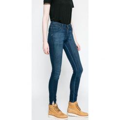 Wrangler - Jeansy Winter Night. Niebieskie jeansy damskie Wrangler, bez wzorów, z bawełny. W wyprzedaży za 139.90 zł.