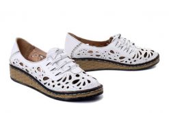 MANITU 850096-03 weiss, półbuty damskie. Białe półbuty damskie Manitu, na lato, w ażurowe wzory, ze skóry, bez obcasa, bez zapięcia. Za 269.90 zł.