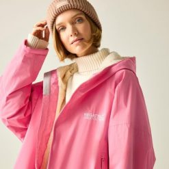 Wodoodporny szlafrok do przewijania dla dorosłych unisex. Czerwone szlafroki damskie Regatta, bez wzorów, bez ramiączek, bez kaptura. W wyprzedaży za 329.99 zł.