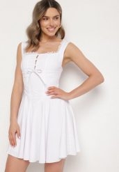 Biała Rozkloszowana Sukienka Vices w Rustykalnym Stylu z Wiązaniem Gorsetowym Foliora. Białe sukienki damskie Born2be, na co dzień, l, bez wzorów, eleganckie, bez kołnierzyka, bez ramiączek, mini, gorsetowe. Za 99.99 zł.