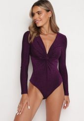 Fioletowe Brokatowe Body z Głębokim Dekoltem Tialeta. Fioletowe body Born2be, bez wzorów, z tkaniny. Za 54.99 zł.