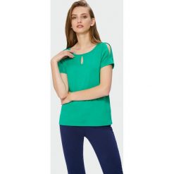 Top z pęknięciami na ramionach. Topy damskie Greenpoint, bez wzorów, z elastanu, bez kołnierzyka, bez ramiączek. Za 34.99 zł.