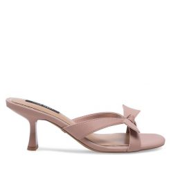 Klapki Nine West. Czerwone klapki damskie Nine West, bez wzorów, bez obcasa, bez zapięcia. Za 229.99 zł.