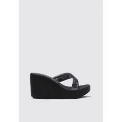 Klapki dla kobiet Ipanema HIGH FASHION SLIDE. Czarne klapki damskie Ipanema, bez wzorów, sportowe, bez obcasa, bez zapięcia. Za 209.99 zł.