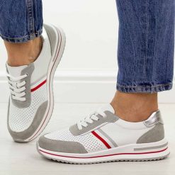 Biało szare skórzane półbuty damskie Jezzi 8467. Białe półbuty damskie Jezzi, na jesień, bez wzorów, z jeansu, eleganckie, z okrągłym noskiem, bez obcasa, na płaskiej podeszwie, bez zapięcia. Za 239.00 zł.