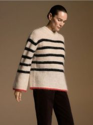 Sweter z wełną i moherem - wielobarwny. Swetry nierozpinane damskie Reserved, l, bez wzorów, z dzianiny, bez kołnierzyka, bez ramiączek. Za 329.99 zł.