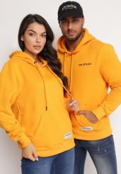Pomarańczowa Bluza Wykończona Polarem z Kieszonką i Nadrukiem na Tyle Lilles. Brązowe bluzy męskie Born2be, m, bez wzorów, z polaru, z kapturem. Za 109.99 zł.