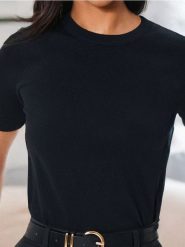 Sweter z krótkim rękawem - czarny. Czarne swetry nierozpinane damskie Sinsay, l, bez wzorów, bez kołnierzyka, bez ramiączek. Za 29.99 zł.