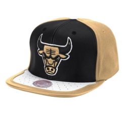 Czapka Z Daszkiem Ness NBA Day One Chicago Bulls Snapback. Białe czapki damskie Mitchell & Ness, bez wzorów. Za 300.99 zł.