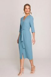 Elegancka sukienka midi z dekoltem V i rozcięciem błękitna. Niebieskie sukienki damskie Stylove, do pracy, na lato, s, bez wzorów, z elastanu, biznesowe, bez kołnierzyka, dla wysokich, bez ramiączek, midi, dopasowane. Za 429.00 zł.