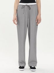 ONLY Spodnie materiałowe Tille 15339242 Szary Straight Fit. Szare spodnie materiałowe damskie ONLY, bez wzorów, z materiału. Za 99.99 zł.