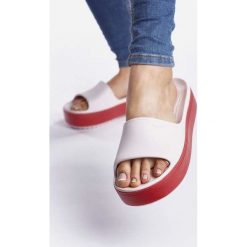 Crocs 205631-6QB BARELY PINK/PEPPER, klapki. Różowe klapki damskie Crocs, bez wzorów, eleganckie, bez obcasa, na platformie, bez zapięcia. Za 134.00 zł.