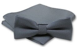 Elegancka Mucha Męska - Alties - Granatowa w Białe Kwadraciki. Niebieskie krawaty i muchy Alties, bez wzorów, eleganckie. Za 54.00 zł.