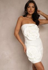 Biała Sukienka Typu Bandeau z Kwiatami 3D Desilina. Białe sukienki damskie Renee, na imprezę, s, z aplikacjami, bez kołnierzyka, bez ramiączek, mini. Za 84.99 zł.