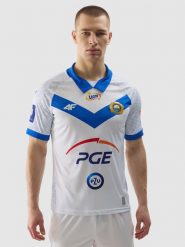 4F Koszulka klubowa retro z sezonu 2022/23 oraz 2023/24 męska 4F x Stal Mielec - biała M. Białe t-shirty męskie 4F, m, z aplikacjami, z dzianiny, bez kołnierzyka, bez ramiączek. W wyprzedaży za 149.99 zł.