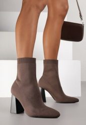 Brązowe Botki Vices na Słupku o Geometrycznym Kształcie i Elastyczną Cholewką Falessea. Brązowe botki damskie Renee, bez wzorów, eleganckie, bez obcasa, na obcasie, bez zapięcia. Za 119.99 zł.