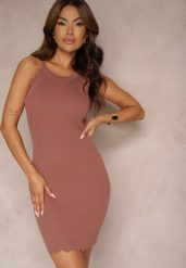 Ciemnoróżowa Sukienka Phelothee. Czerwone sukienki damskie Renee, bez wzorów, z dzianiny, bez kołnierzyka, bez ramiączek, mini, bodycon. Za 39.99 zł.