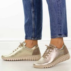 Złote skórzane półbuty damskie T.Sokolski 2501. Żółte półbuty damskie Sokolski, na jesień, bez wzorów, z jeansu, casualowe, z okrągłym noskiem, bez obcasa, na płaskiej podeszwie, bez zapięcia. Za 269.00 zł.