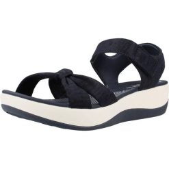 Sandały CLARKS ARLA SHORE Niebieski. Niebieskie sandały damskie Clarks, bez wzorów, z syntetyku, bez obcasa, bez zapięcia. Za 132.99 zł.