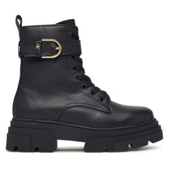 Trapery Tommy Hilfiger. Czarne trapery damskie Tommy Hilfiger, bez zapięcia. Za 799.99 zł.