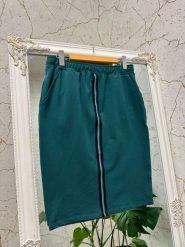 Zielona dresowa spódnica Bea na gumce OSTATNIE SZTUKI PLUS SIZE XXL. Zielone spódnice damskie Moda Size Plus Iwanek, l, z aplikacjami, z bawełny, eleganckie, plus size, midi. W wyprzedaży za 49.90 zł.
