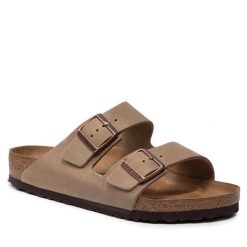 Klapki Birkenstock. Czarne klapki damskie Birkenstock, bez wzorów, bez obcasa, bez zapięcia. Za 466.99 zł.