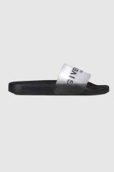 GIVENCHY Transparentne klapki damskie z czarną podeszwą. Czarne klapki damskie Givenchy, bez wzorów, bez obcasa, bez zapięcia. W wyprzedaży za 1,129.99 zł.