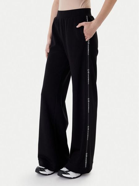 EA7 Emporio Armani Spodnie dresowe 7W000961 AF12501 UC001 Czarny Flared Fit. Czarne spodnie dresowe damskie EA7 Emporio Armani, bez wzorów, z dresówki. Za 609.99 zł.