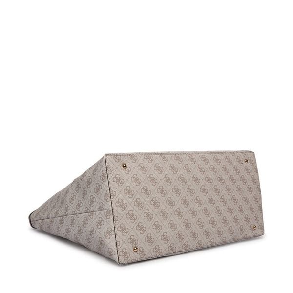 Torebka Guess. Brązowe shopperki damskie Guess, z aplikacjami, bez dodatków. Za 452.99 zł.