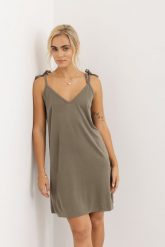 SUKIENKA KELLY KHAKI L - Flawless. Brązowe sukienki damskie Flawless, do pracy, na lato, l, bez wzorów, biznesowe, bez kołnierzyka, bez ramiączek, mini, koszulowe. Za 125.00 zł.