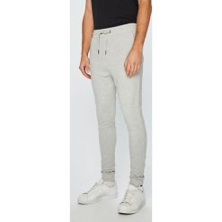 Only & Sons - Spodnie. Zielone spodnie materiałowe męskie Only & Sons, bez wzorów, z bawełny. W wyprzedaży za 49.90 zł.